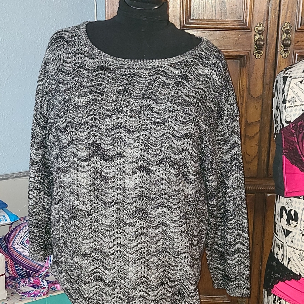 Gray, black, silver knit sweater. Grux 3x